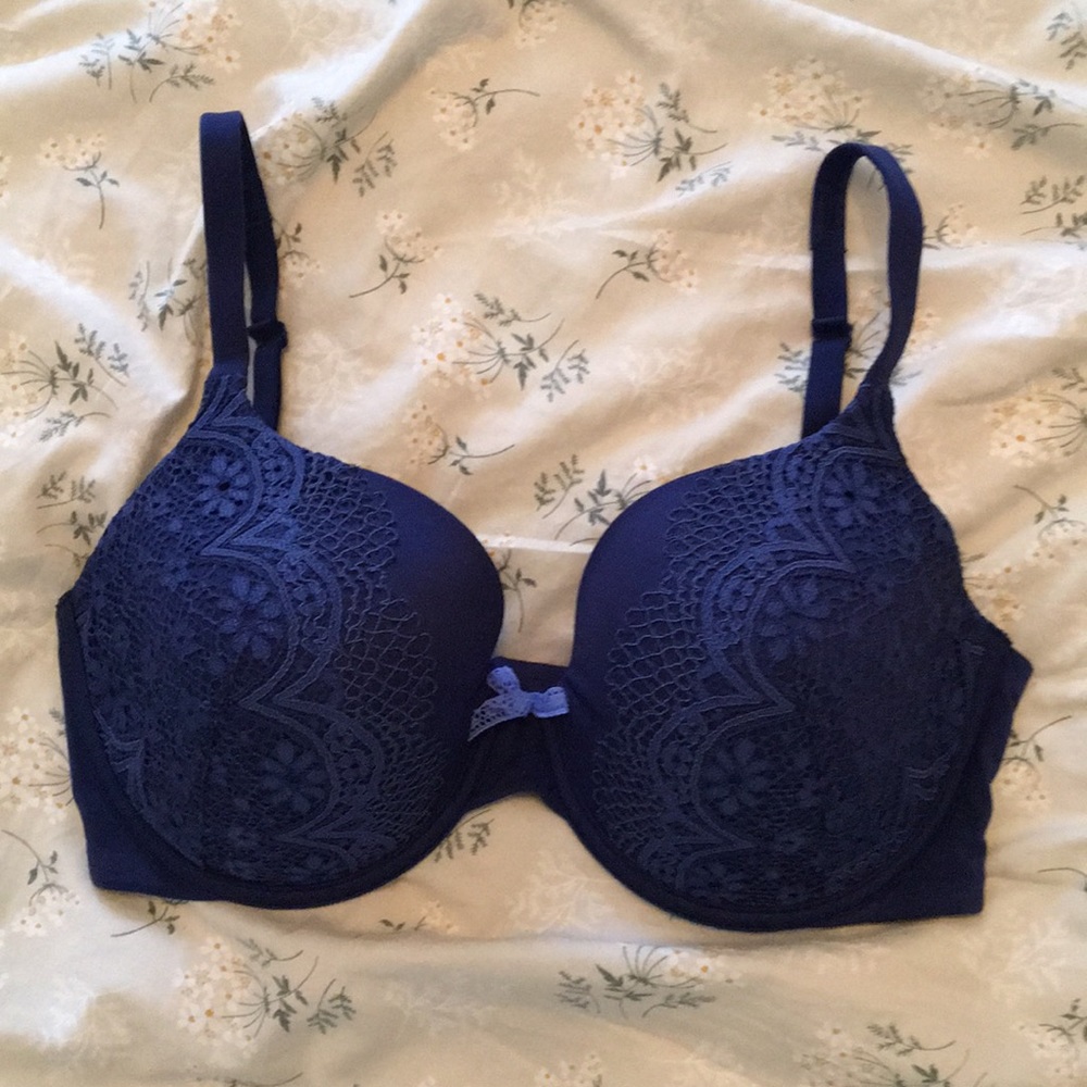 Blue lace t-shirt Victoria secret bra 34DDD